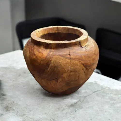 [POTTECSCU25] CACHE POT SCULPTÉ TECK 25 CM